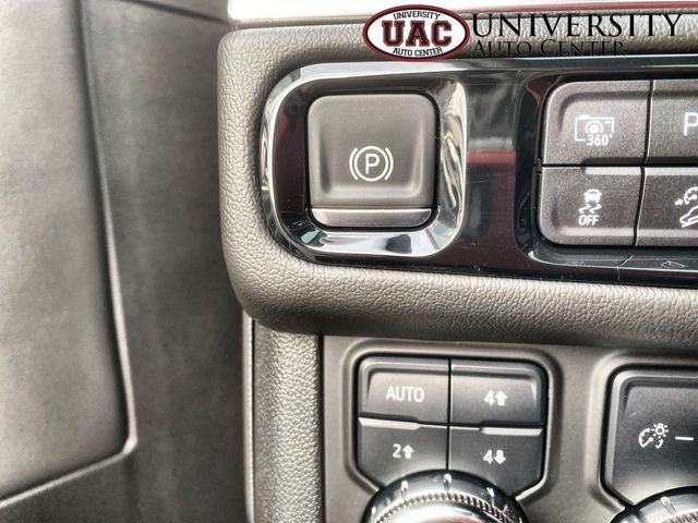 2025 GMC Yukon 4WD Denali